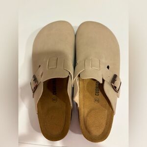 New w/o tags Cushionaire Clogs